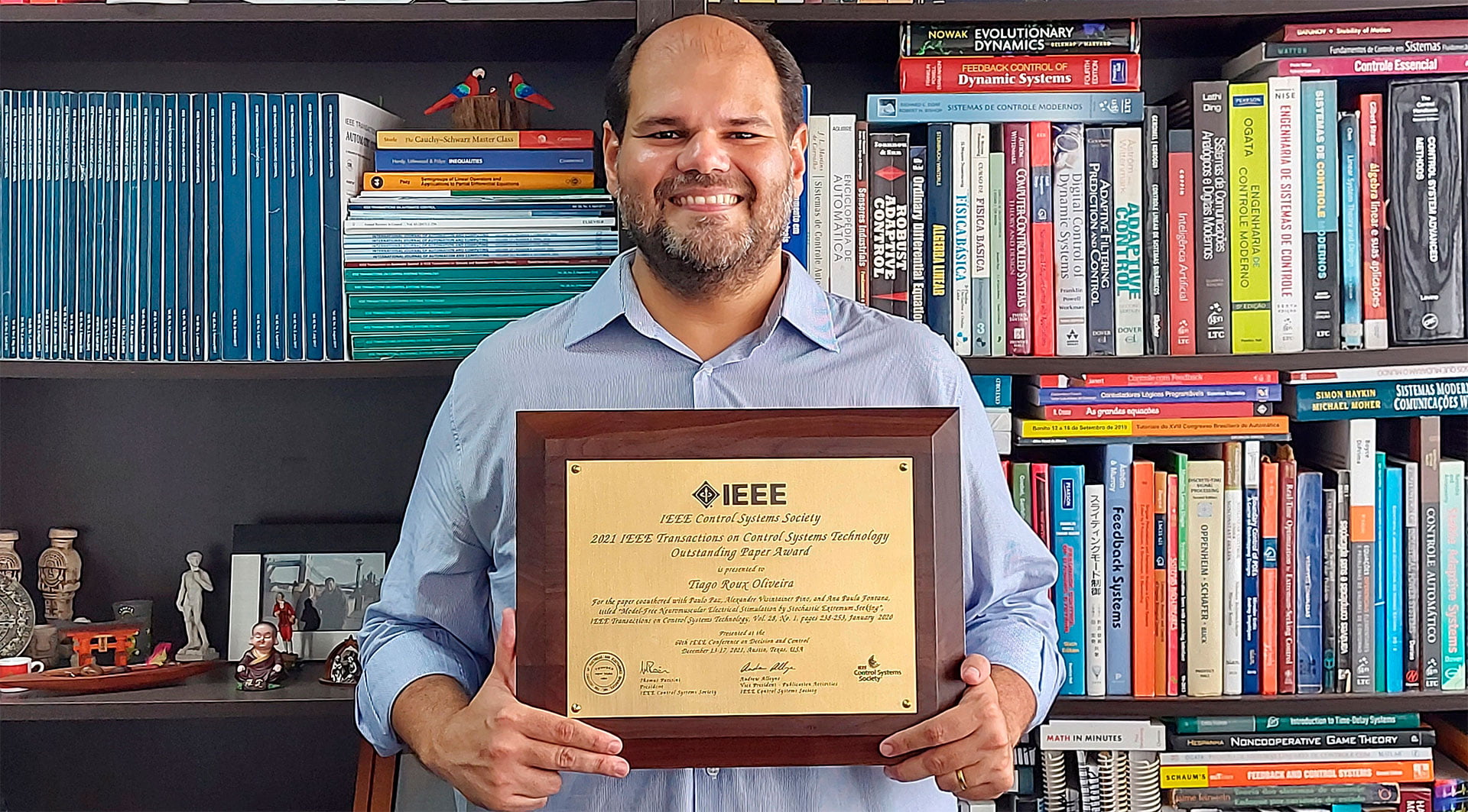 Prêmio inédito no Brasil é entregue a professor da UERJ por trabalho com coautores da COPPE e UFRJ